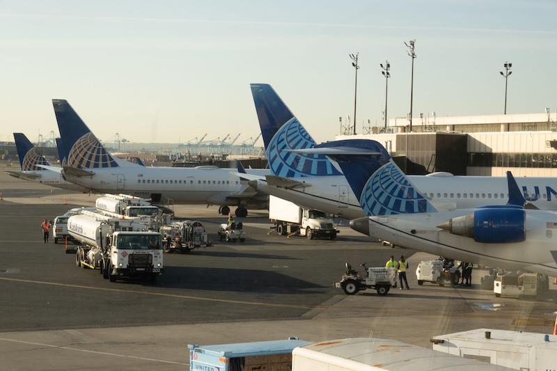 united jets at newark airport