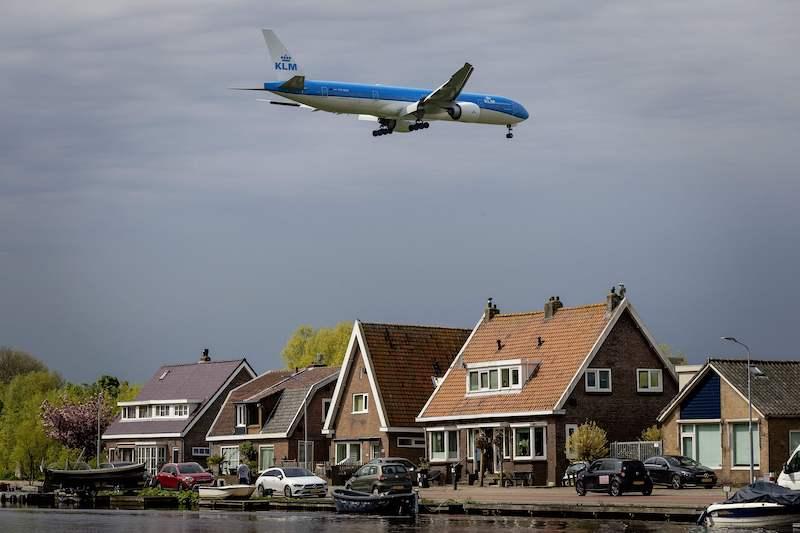 KLM jet over homes near Schiphol