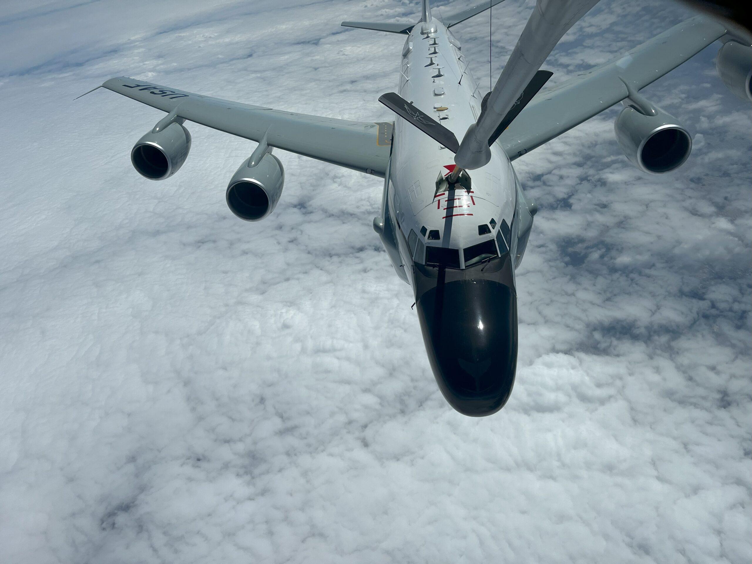 Air force one in flight outlet refueling