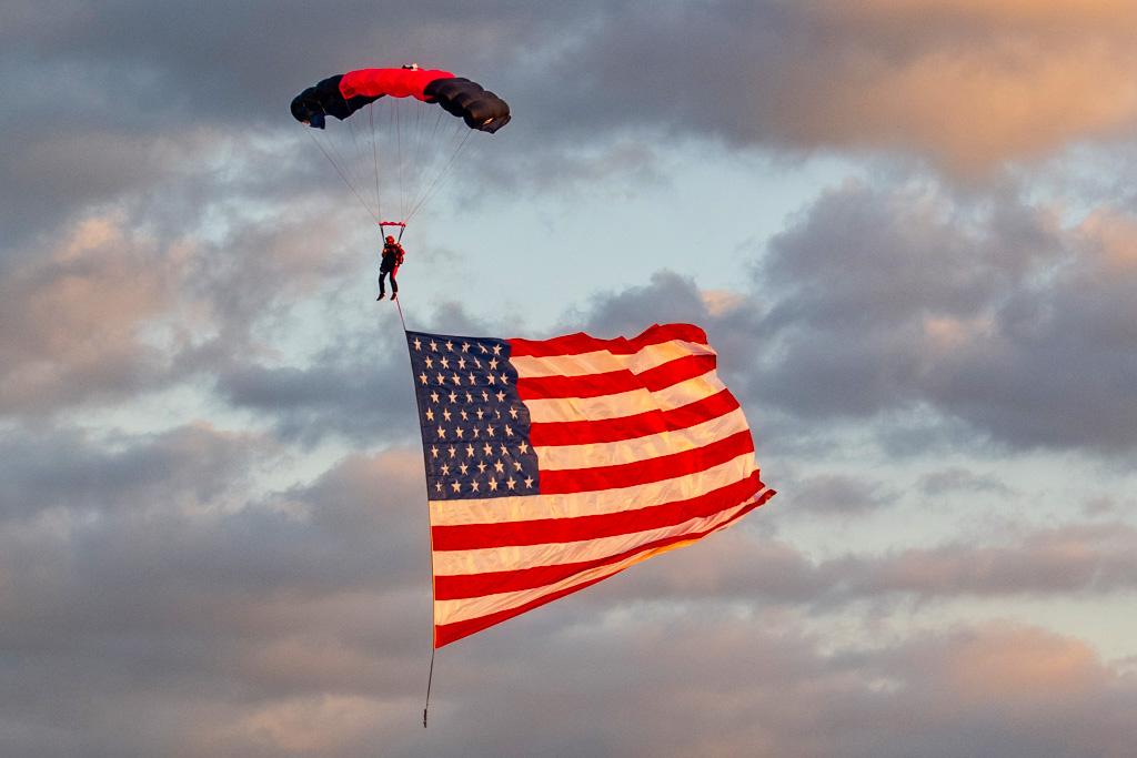 Misty Blues skydiving team