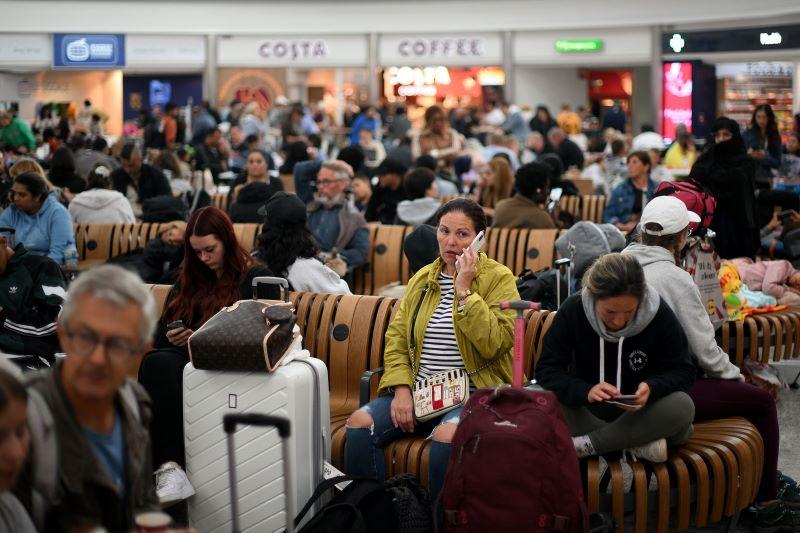 영국 공항 항공편 대규모 결항