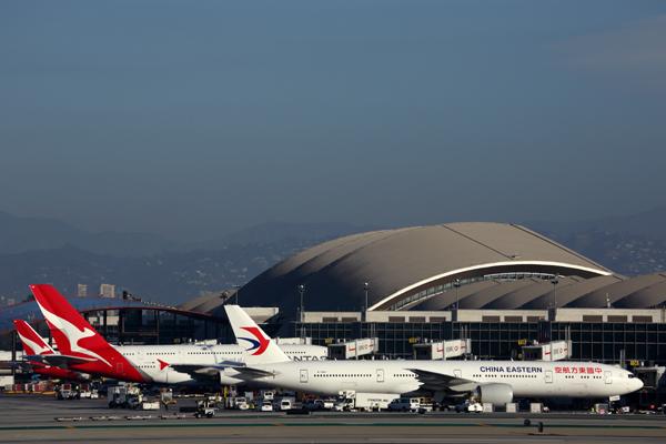 china eastern and qantas jets at Sydney airport