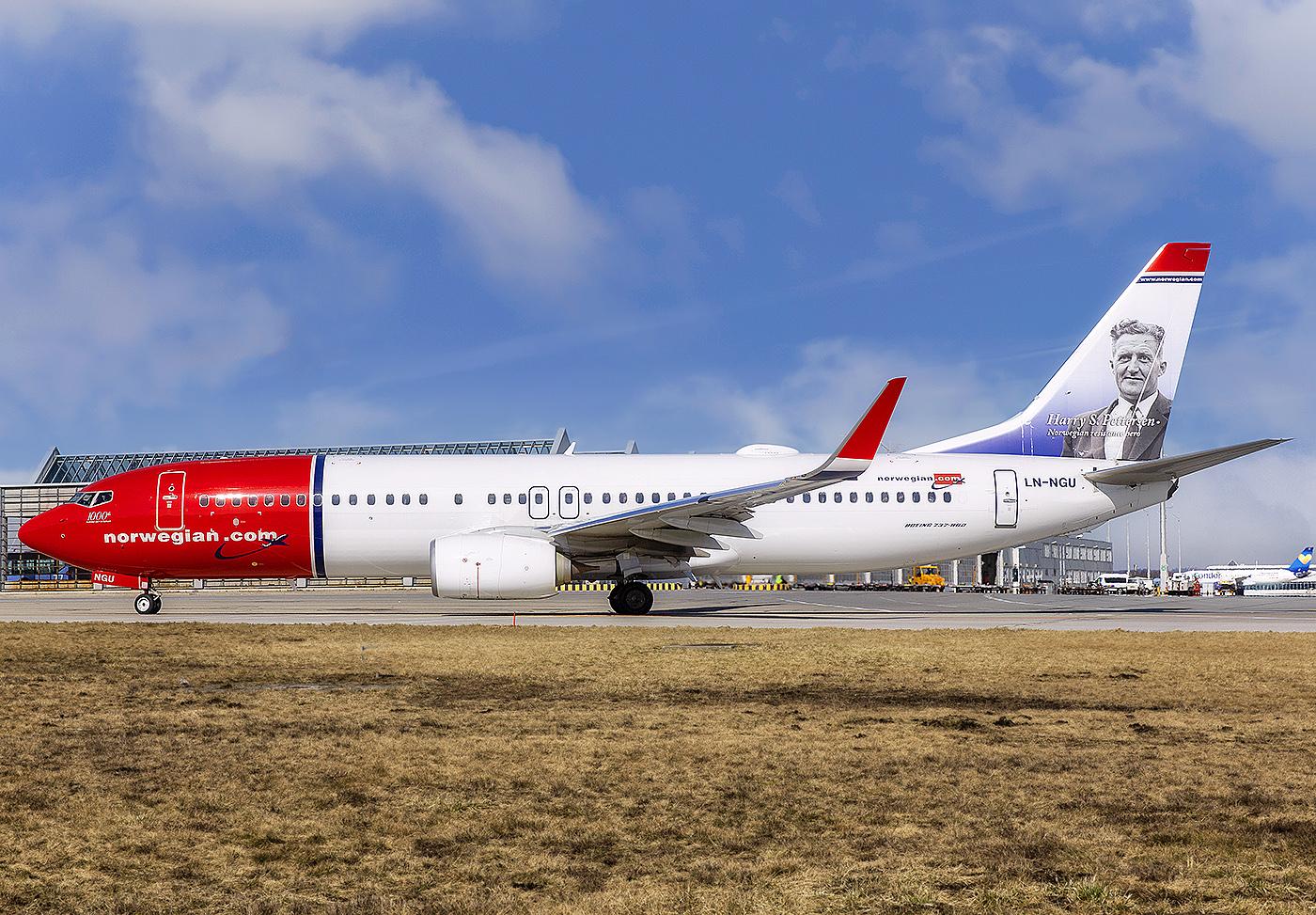 Norwegian airlines boeing 737-800