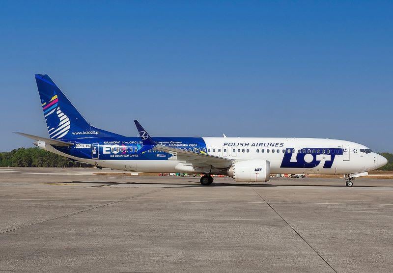 LOT Polish Airlines 737-8