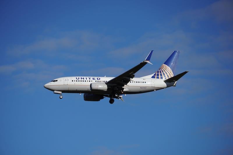 united 737-700