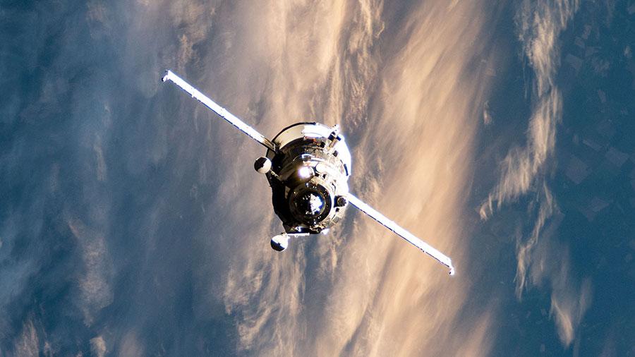 Российская капсула «Прогресс» вручную стыкуется с Международной космической станцией