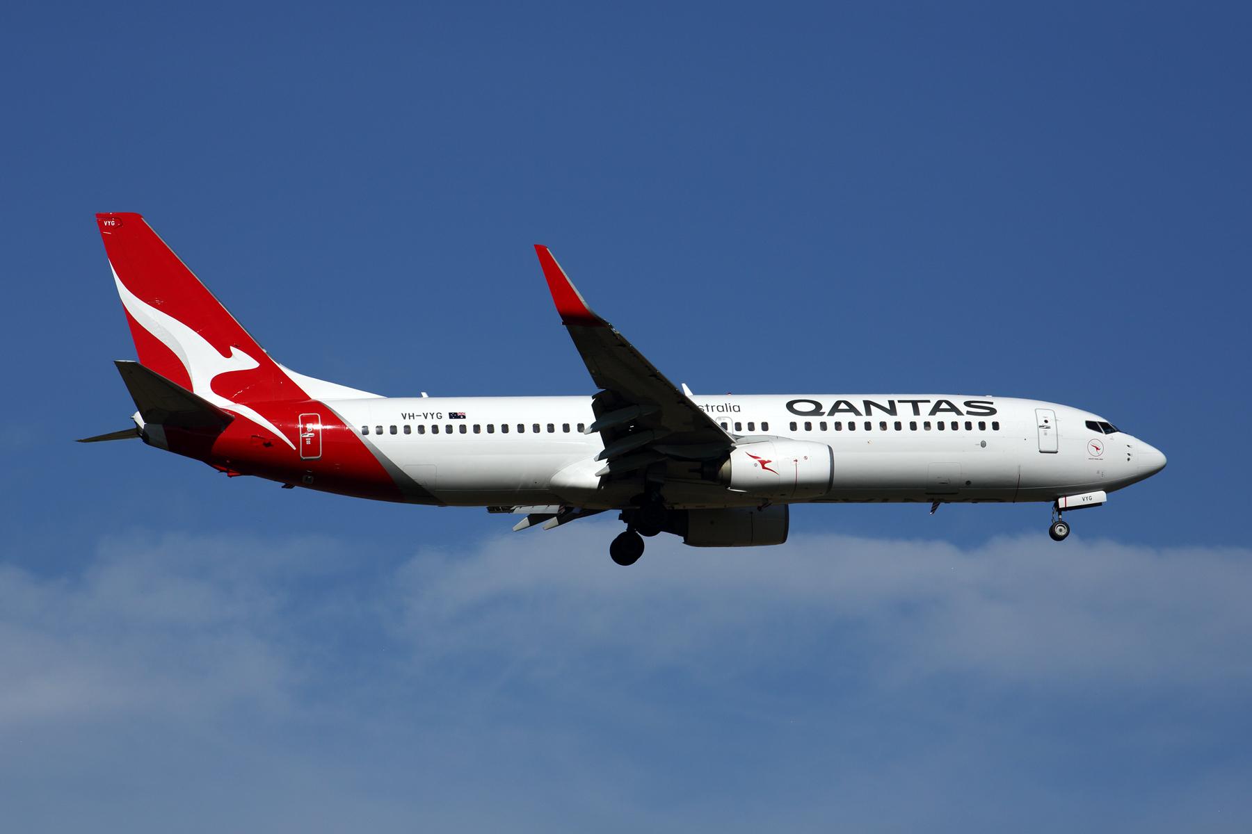 Qantas Boeing 737-800 