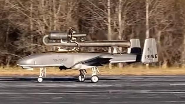 El motor de ondas vuela el dron propulsado por pulsos
