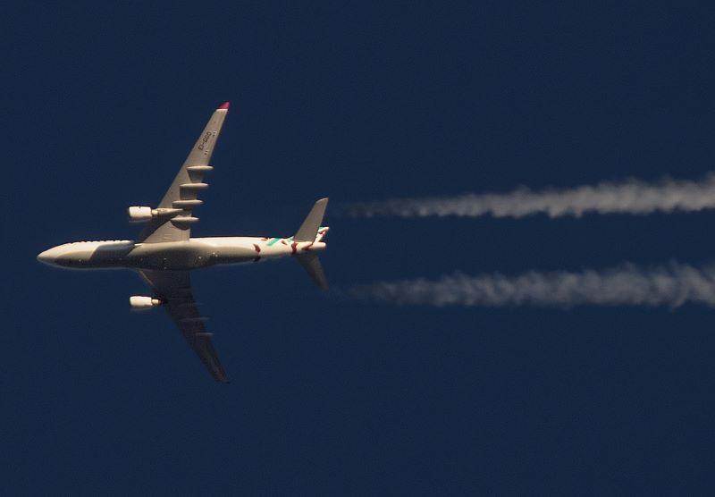 Air Italy A330-200 contrails