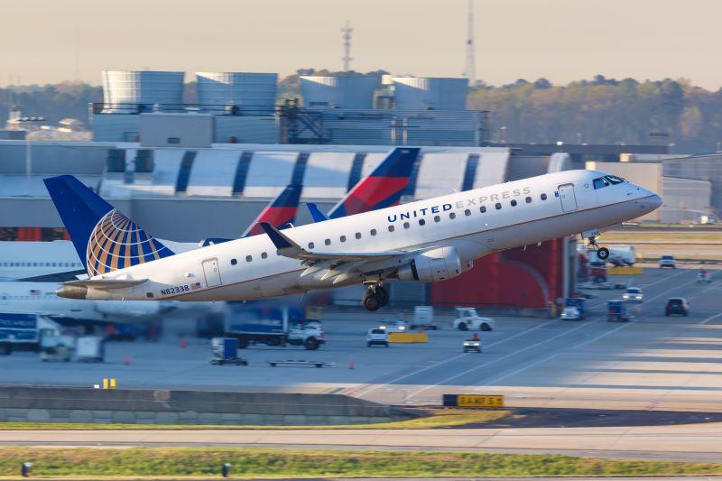 United Express Mesa Airlines Embraer 175