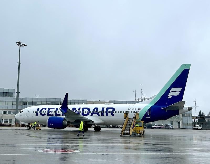 Icelandair 737-8