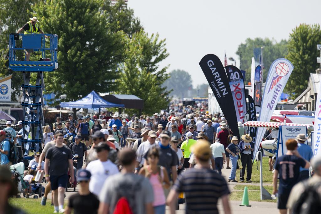 Crowd at AirVenture 2024