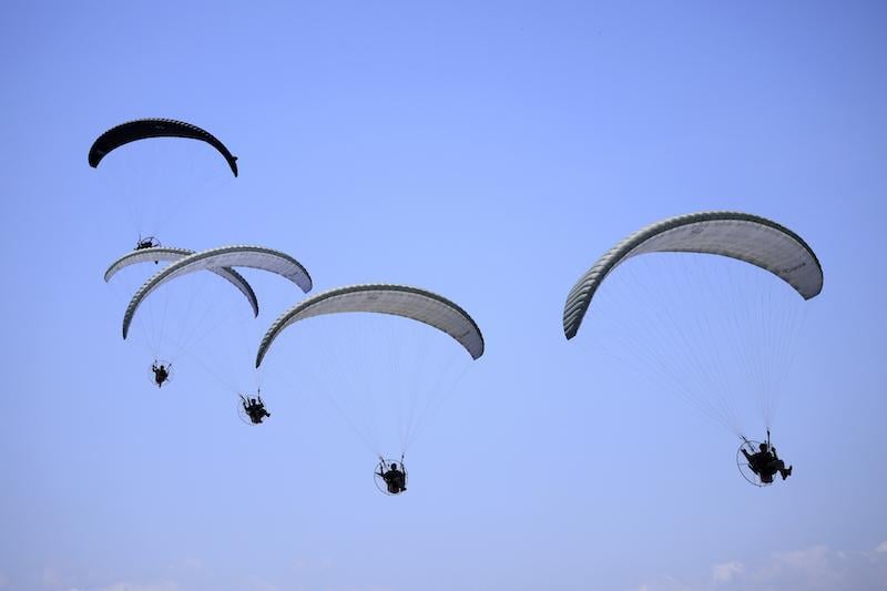 marines paragliding