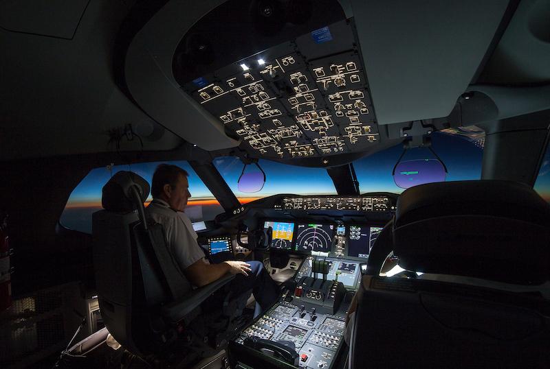 787 flight deck