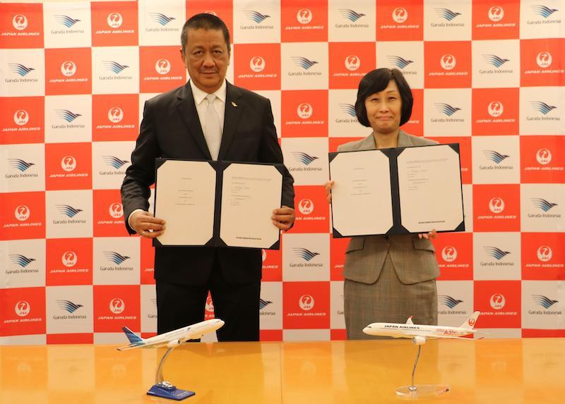  Left:Irfan Setiaputra, President and CEO of Garuda Indonesia         Right: Mitsuko Tottori, President and Group CEO of Japan Airlines