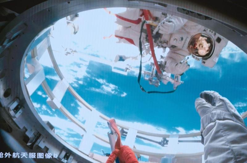 Shenzhou-9 spacewalk