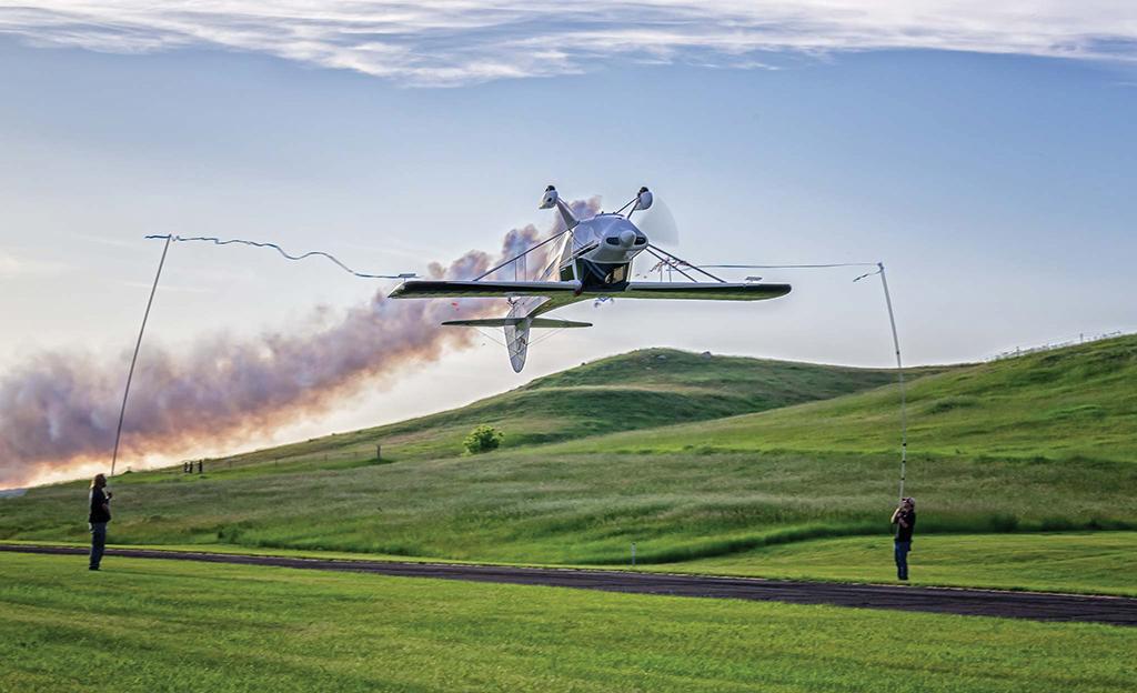 inverted aerobatic airplane
