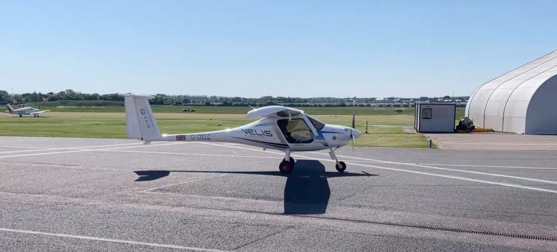 The 4Air-operated Velis Electro taxiing at Cambridge Airport May 12.