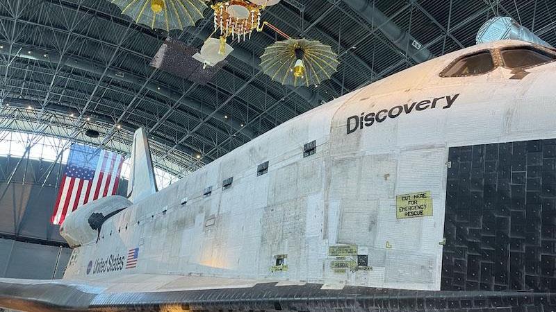 Discovery shuttle spacecraft