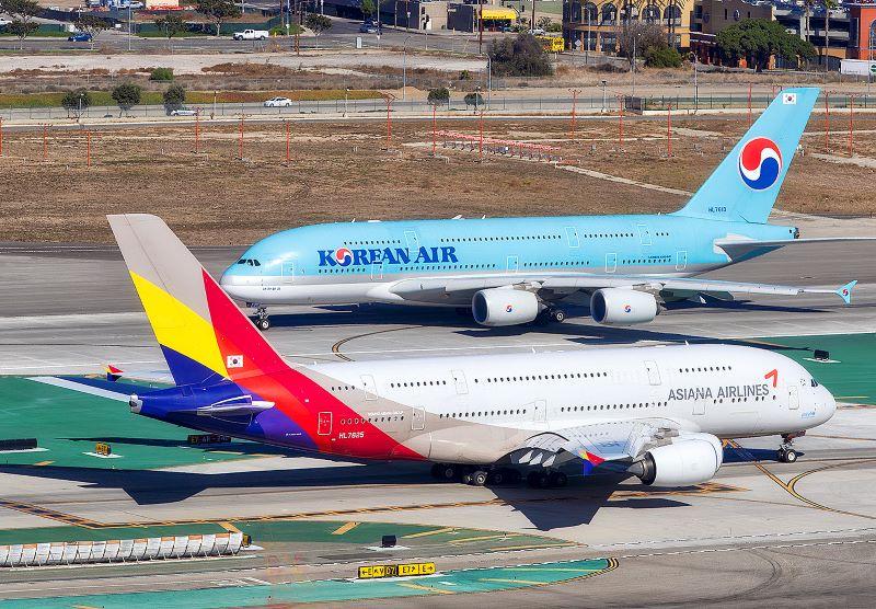 Asiana and Korean Air aircraft