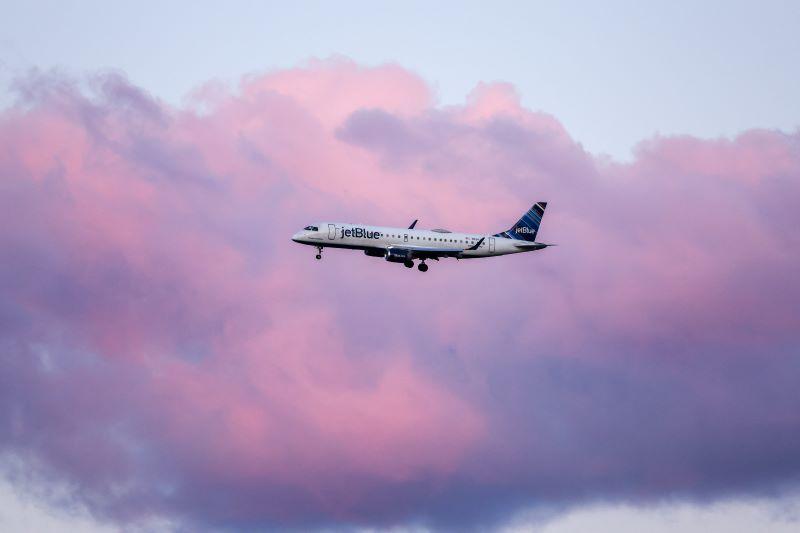 JetBlue E190AR aircraft inflight