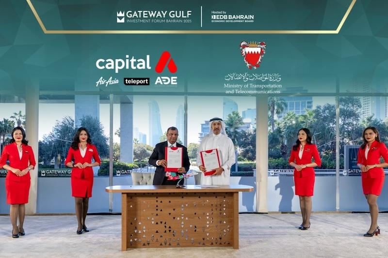 Capital A CEO Tony Fernandes and Abdulla bin Ahmed Al Khalifa, Bahrain’s Minister of Transportation and Telecommunications