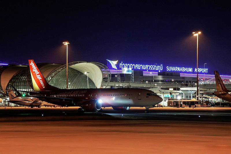 vietjet thailand's first 737-8 touches down in bangkok