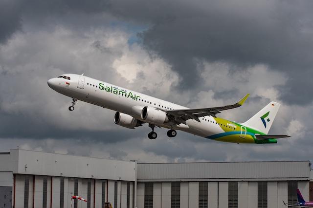SalamAir take off