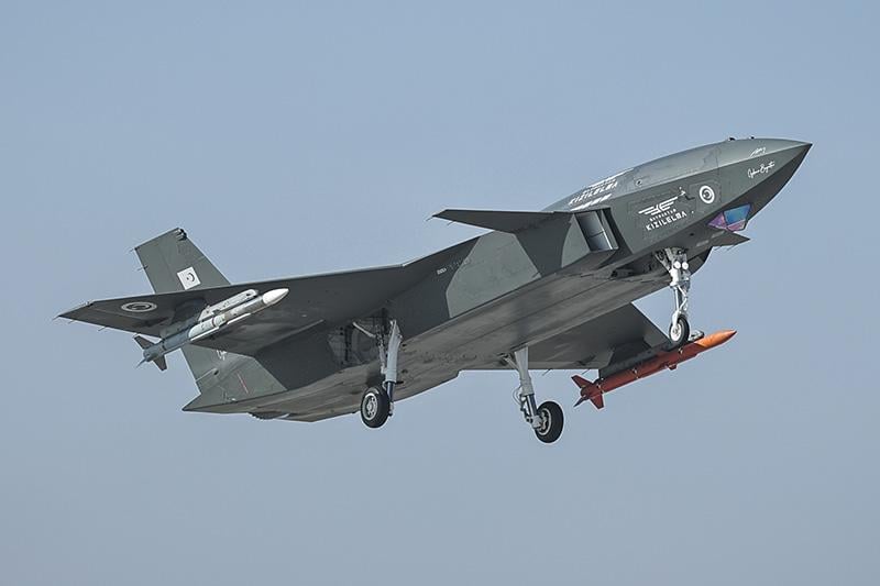 bayraktar kizilelma air to air firing test