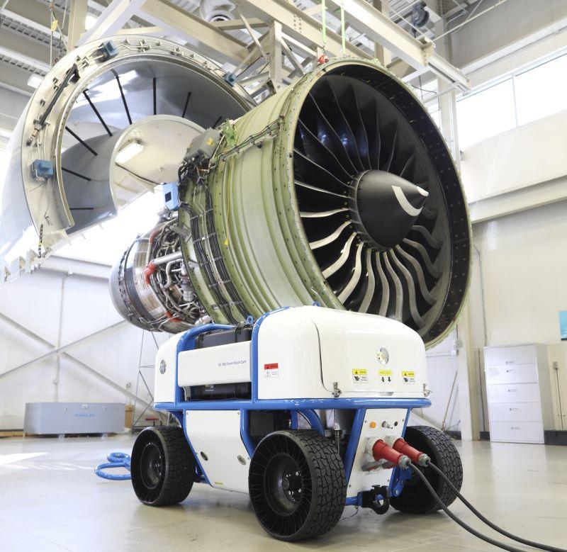 Foam wash for a GE90 engine