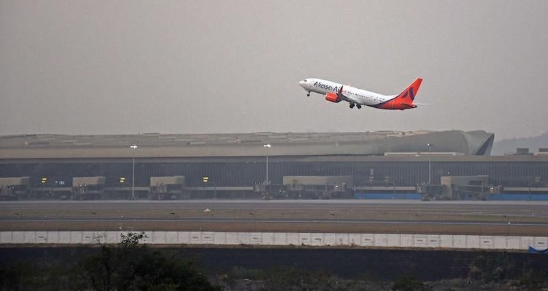akasa air jet over navi mumbai