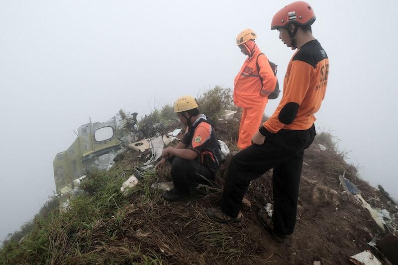 search and rescue personnel at the site of the jan 17 indonesia crash