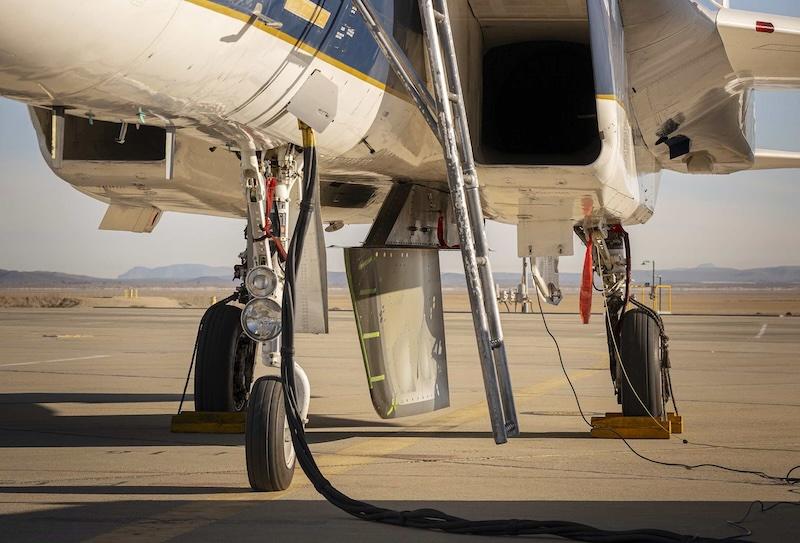 The experimental stub wing section is mounted on the F-15B’s centerline instrument panel.