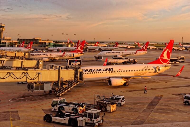 turkish airlines jets at IST