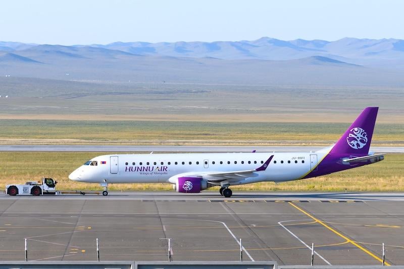 Hunnu Air Embraer 190