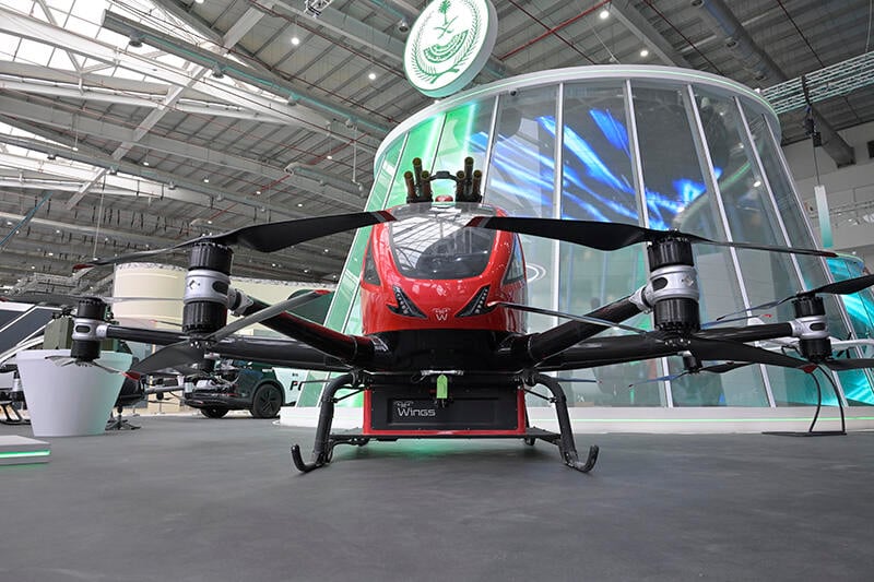 上空から都市火災と戦うために装備された改造された中国のEhang eVTOL航空機