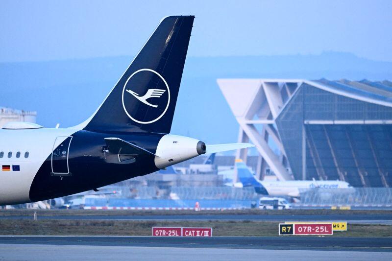 Lufthansa aircraft at Frankfurt airport
