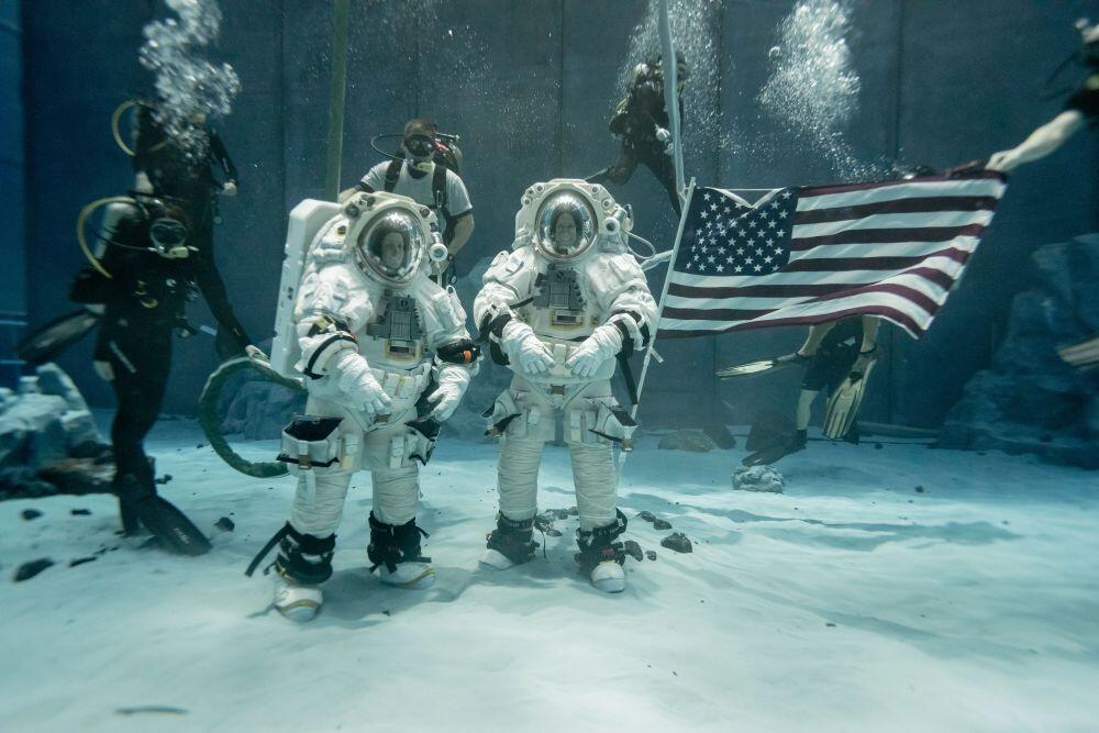 NASA astronauts Loral O’Hara (left) and Stan Love (right) pose for a photo during the first dual spacesuit run at NASA’s Neutral Buoyancy Laboratory while wearing Axiom Space’s lunar spacesuits.
