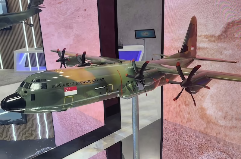 hercules airlifter model at singapore airshow