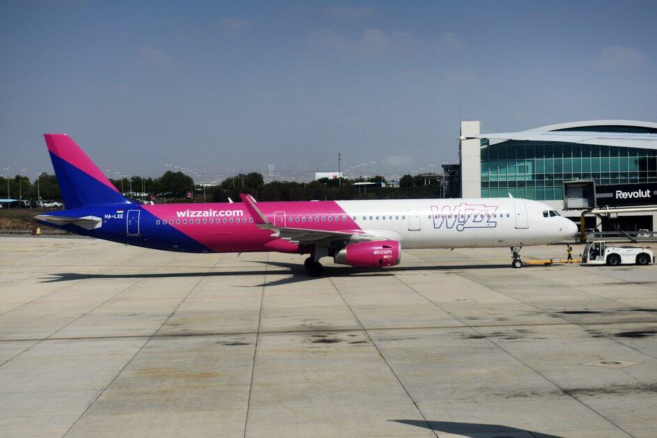 Wizz Air airliner