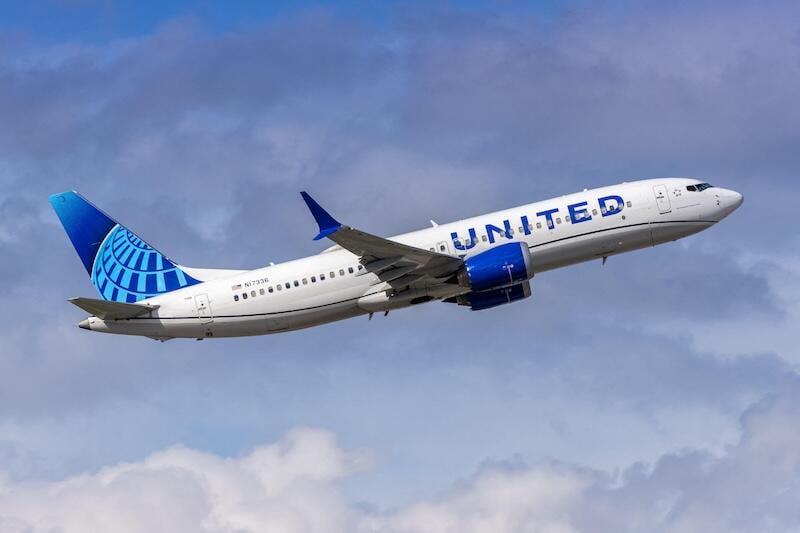 united 737-8