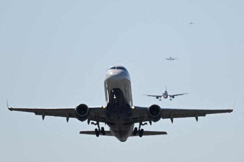 generic aircraft inflight