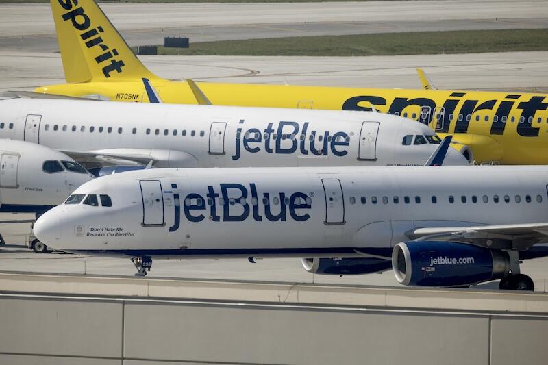 jetblue and spirit jets at FLL