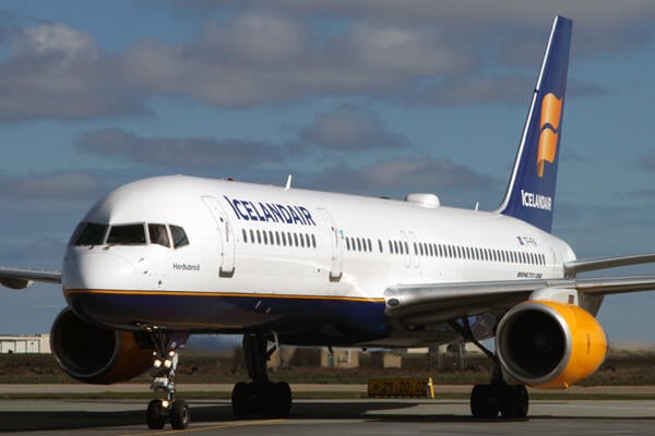 Icelandair 757