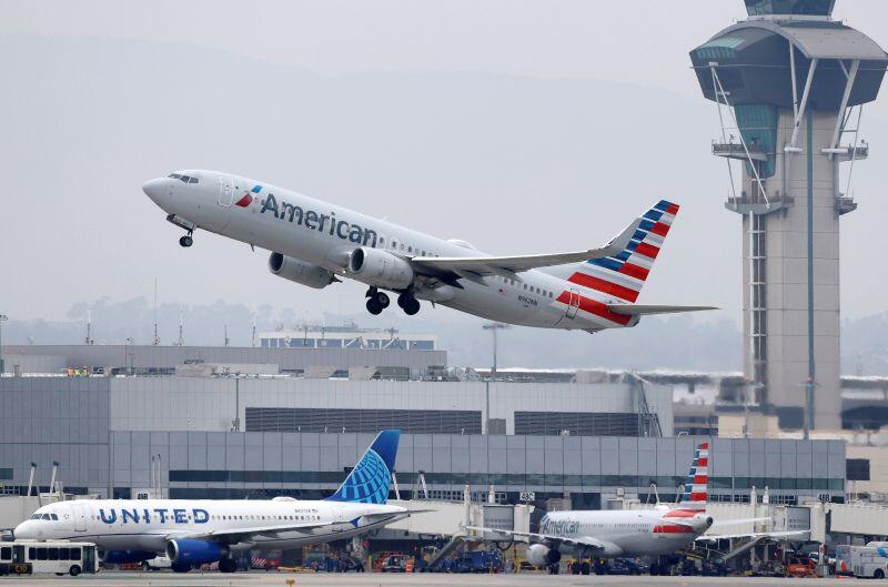 American Airlines and United Airlines aircraft