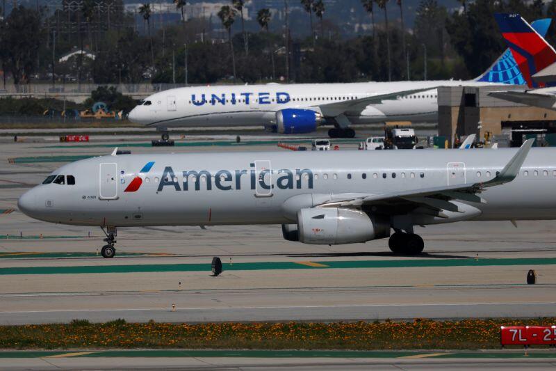 American Airlines and United Airlines aircraft