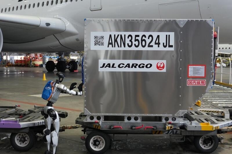 JAL robot trial - ground handling operations