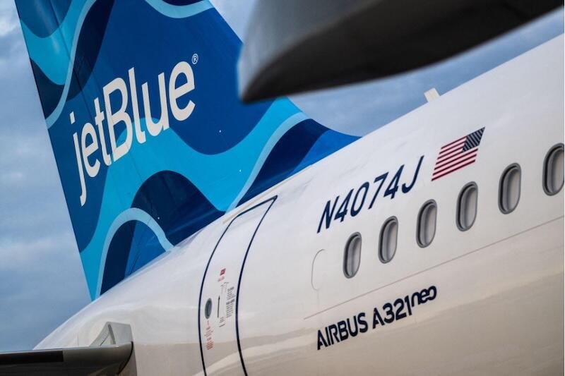 jetblue tail fin shot