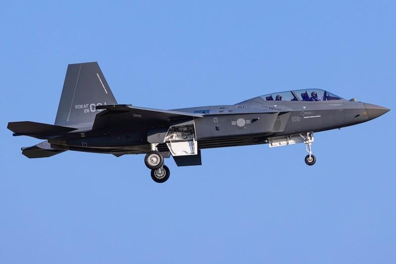kf-21 production aircraft first flight