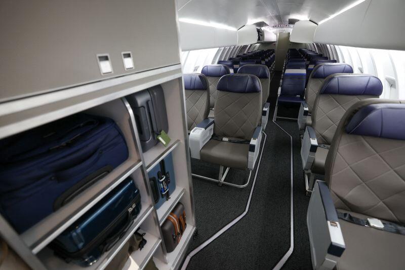 United Airlines CRJ 450